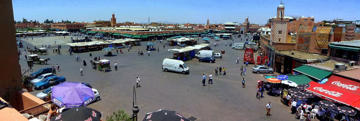 Plaza de Jemaa el-Fna en Marrakech, panorámica de archivo (2010)