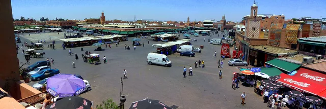 Plaza de Jemaa el-Fna en Marrakech, panorámica de archivo (2010)